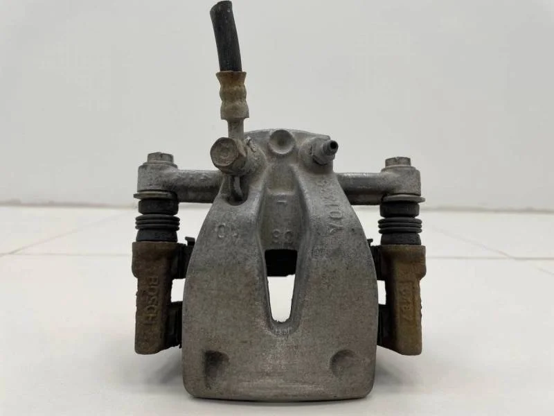 Суппорт задний левый Toyota Avensis (T250) 2003-2009