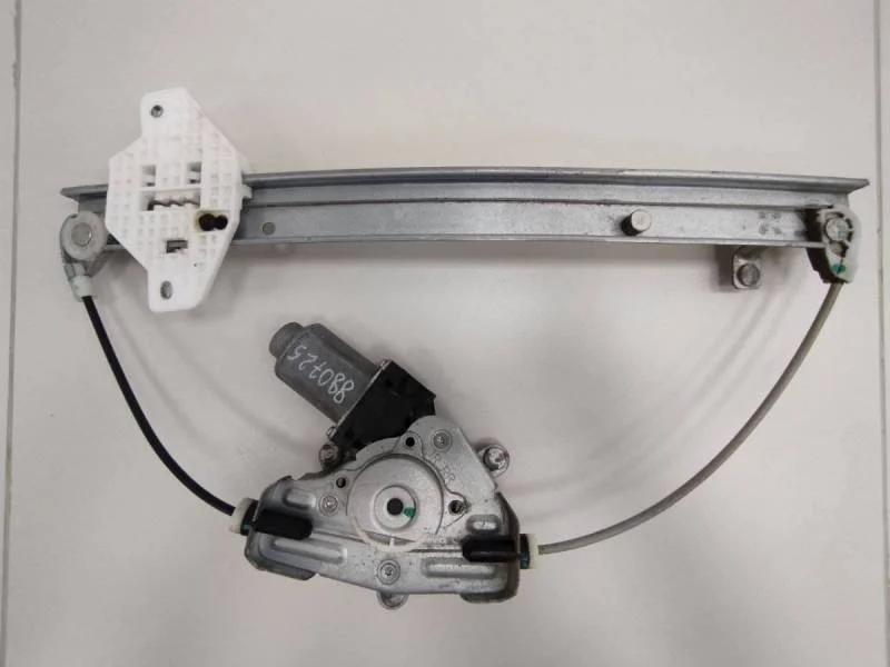 Стеклоподъемник электр. задний левый Hyundai Solaris 2010-2017