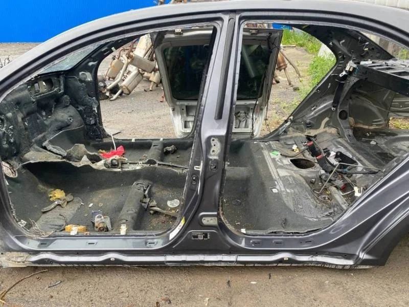 Порог со стойкой левый Toyota Avensis (T250) 2003-2009