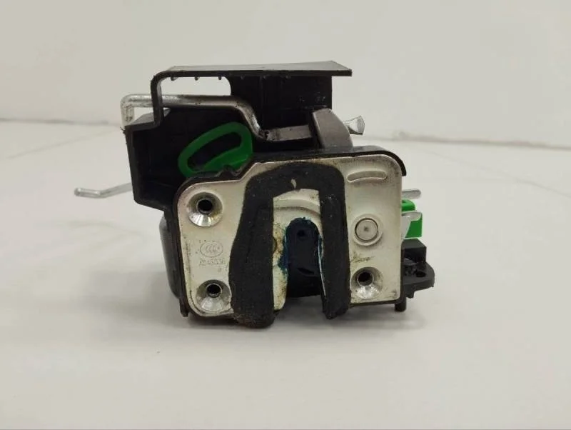 Замок двери задней правой Hyundai Solaris 2010-2017