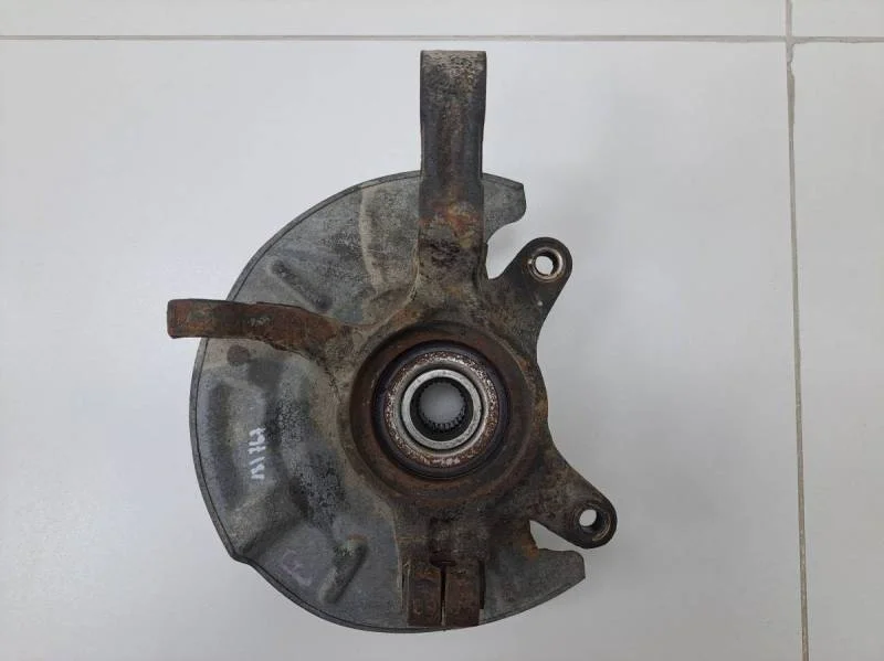 Кулак поворотный передний левый Suzuki SX4 2006-2013