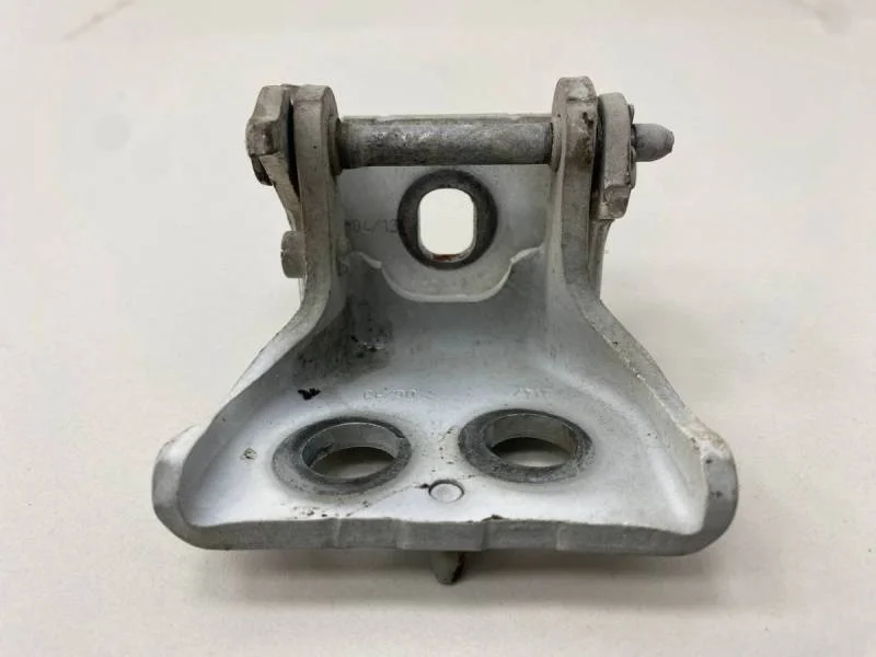 Петля двери передней левой нижняя Citroen C4 2011>