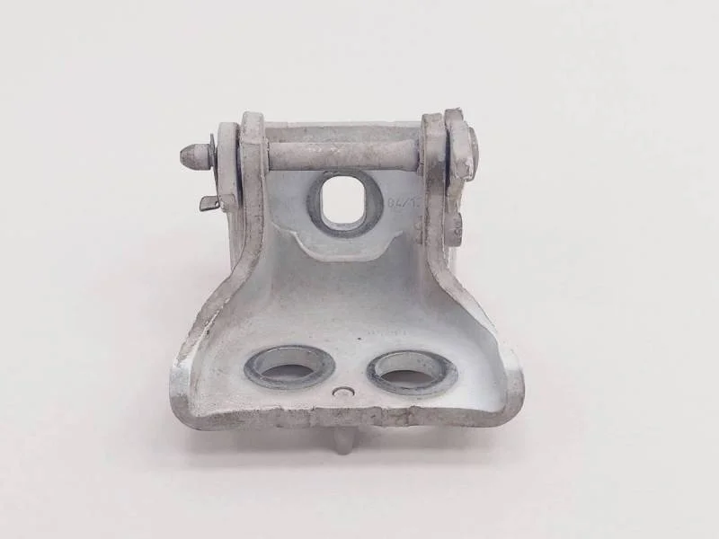 Петля двери передней правой нижняя Citroen C4 2011>