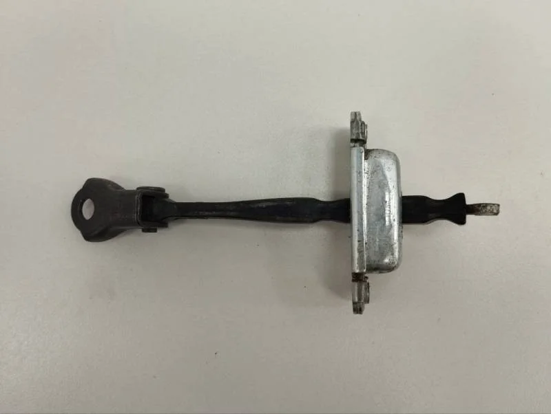 Ограничитель двери Hyundai Solaris 2010-2017