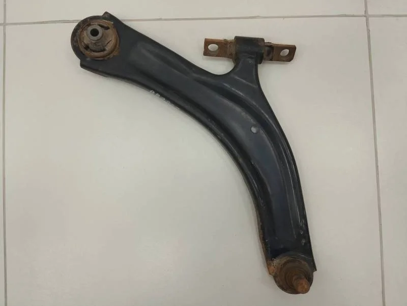Рычаг передний правый Nissan Qashqai (J10) 2006-2013