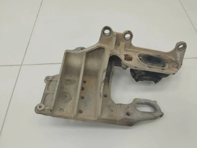 Кронштейн опоры КПП Nissan Qashqai (J10) 2006-2013