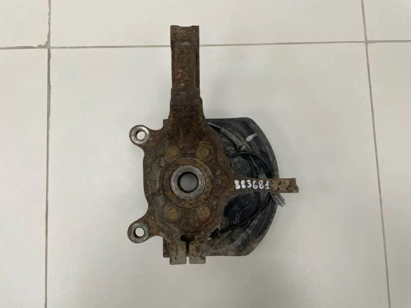 Кулак поворотный передний правый Nissan Qashqai (J10) 2006-2013