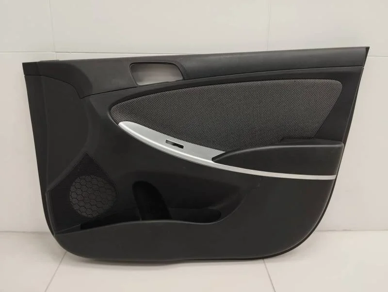 Обшивка двери передней правой Hyundai Solaris 2010-2017