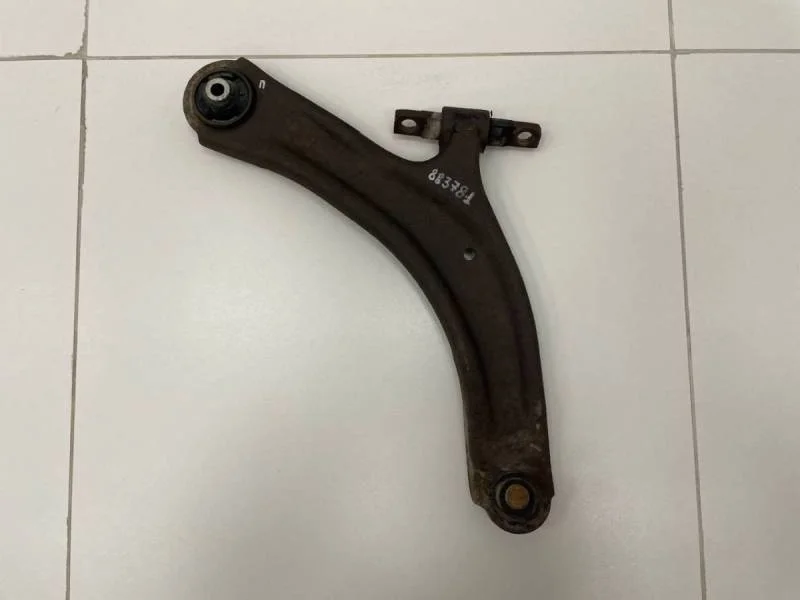 Рычаг передний правый Nissan Qashqai (J10) 2006-2013