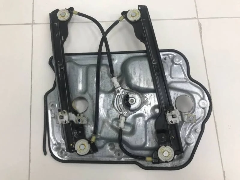 Стеклоподъемник электр. передний правый Nissan Qashqai (J10) 2006-2013