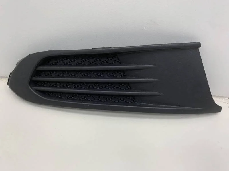 Решетка в бампер правая Volkswagen Polo (Sed RUS) 2011>
