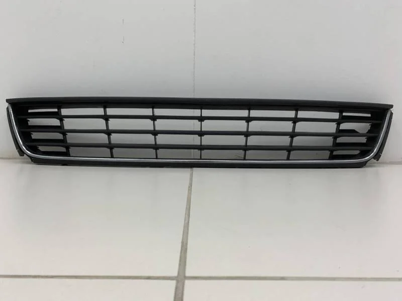 Решетка в бампер центральная Volkswagen Polo (Sed RUS) 2011>