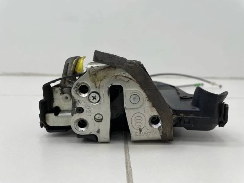 Замок двери передней левой Toyota Corolla E150 2006-2013