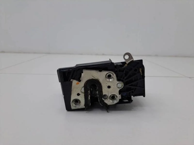 Замок двери задней правой Renault Sandero 2014>