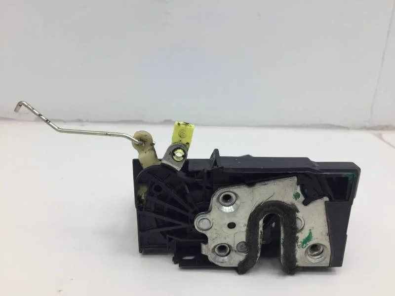 Замок двери передней левой Renault Sandero 2014>