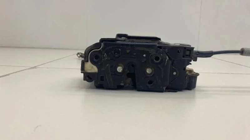 Замок двери задней правой Volkswagen Polo (Sed RUS) 2011>