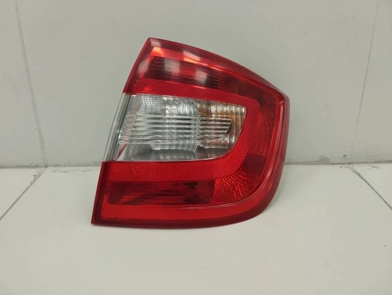 Фонарь задний правый Skoda Rapid 2012-2020