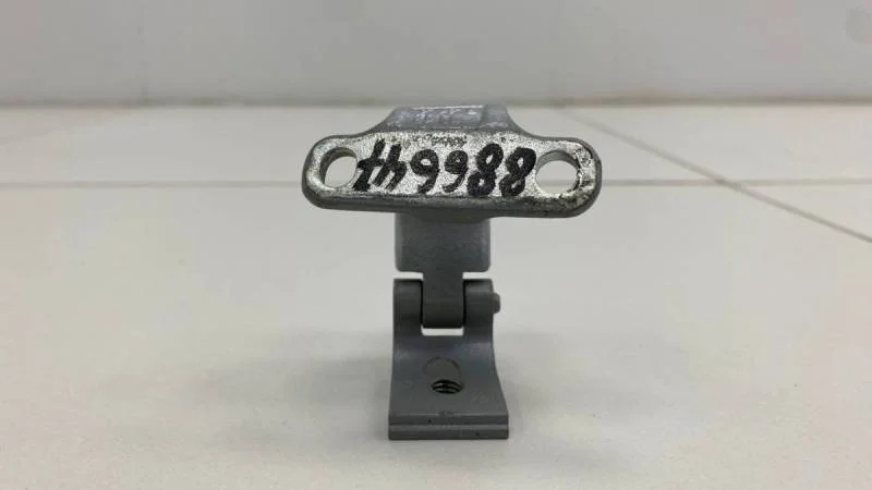 Петля двери багажника Skoda Rapid 2012-2020