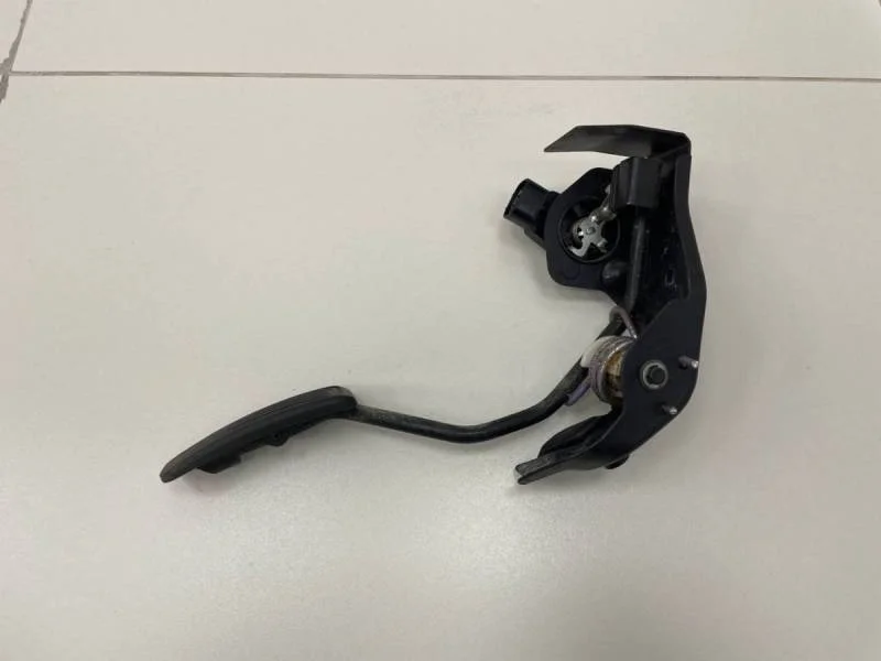 Педаль газа Toyota Corolla E120 2001-2007