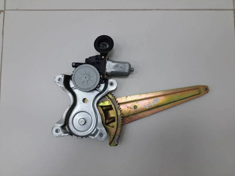 Стеклоподъемник электр. задний левый Toyota Land Cruiser Prado (J120) 2002-2009