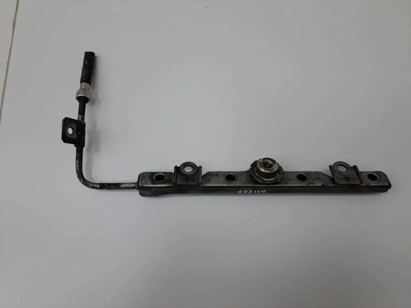 Рейка топливная (рампа) Toyota Corolla E120 2001-2007