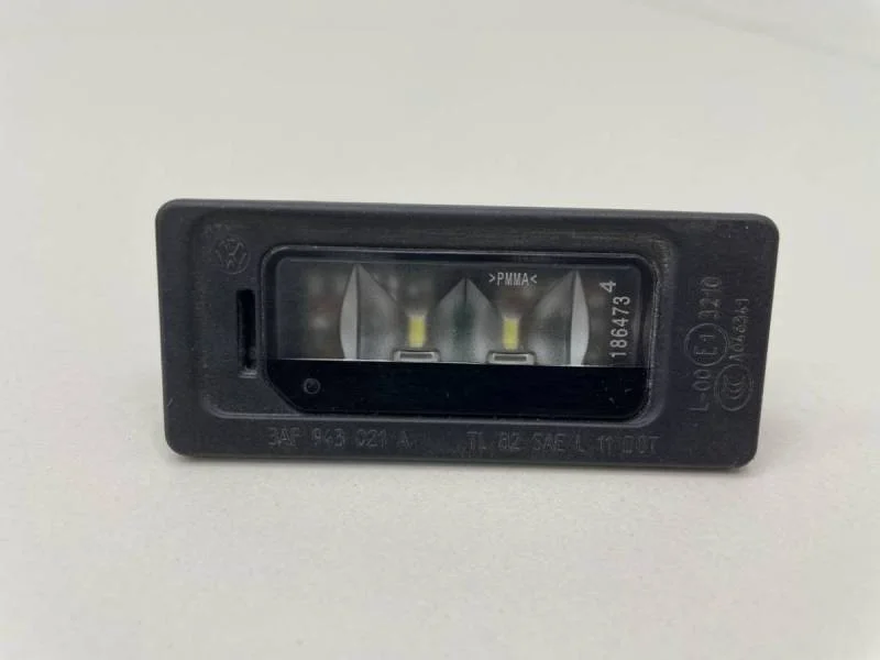 Фонарь подсветки номера Volkswagen Tiguan (5N2) 2011-2016