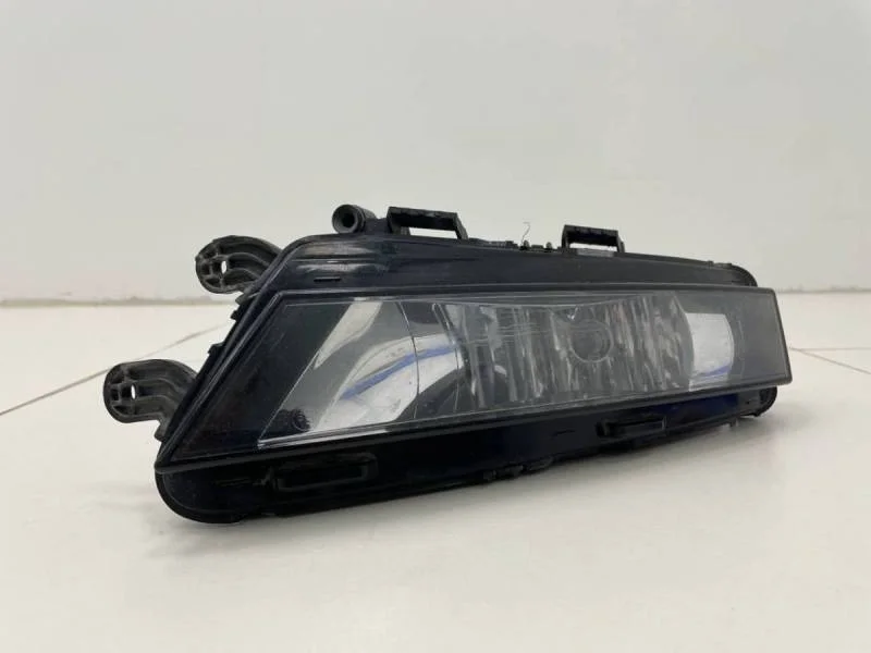 Фара противотуманная правая Skoda Octavia (A7) 2013>