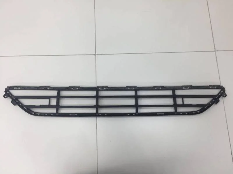 Решетка в бампер центральная Volvo XC90 2015>