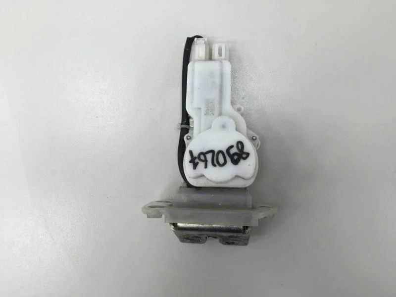 Замок багажника Suzuki SX4 2006-2013