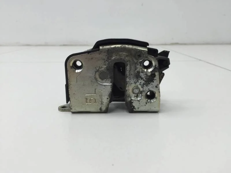 Замок багажника Toyota Land Cruiser (J200) 2007-2015