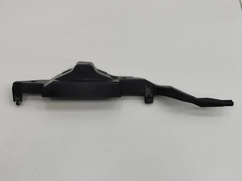 Кожух замка капота Toyota Land Cruiser (J200) 2007-2015