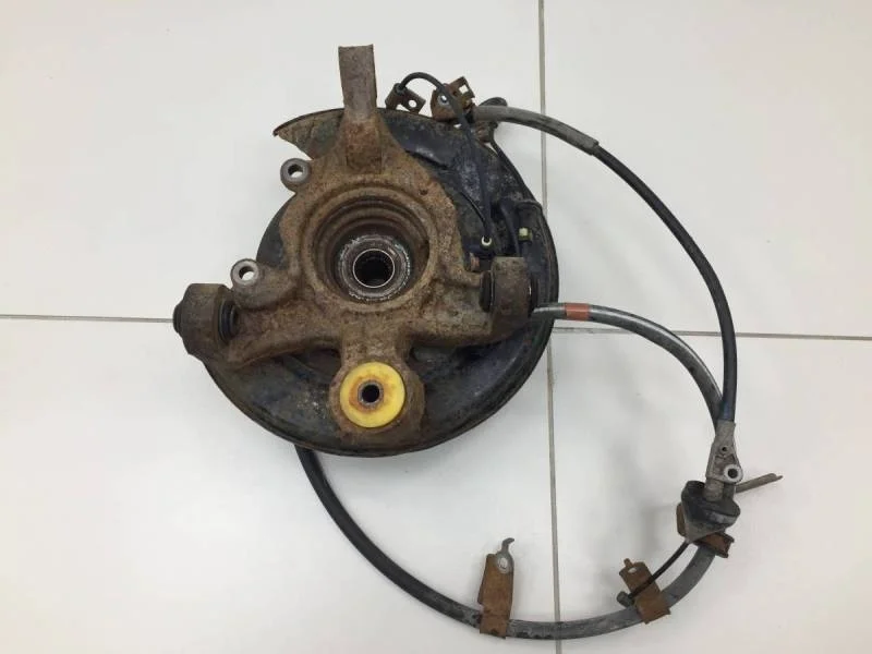 Кулак поворотный задний левый Lexus RX 300/330/350/400h (XU30) 2003-2009