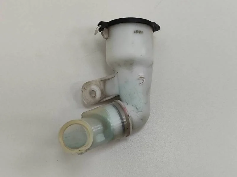 Горловина бачка омывателя Toyota Land Cruiser (J200) 2007-2015