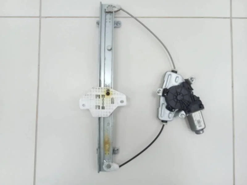 Стеклоподъемник электр. задний левый Kia Rio 3 (UB) 2011-2017