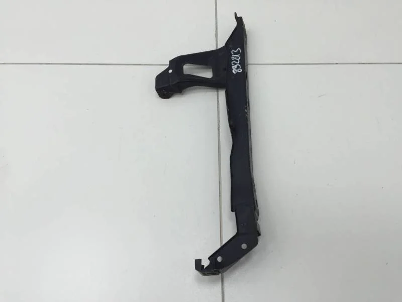 Кронштейн замка капота Toyota Land Cruiser (J200) 2007-2015