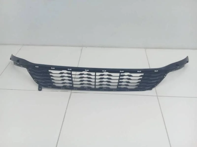 Решетка в бампер центральная Kia Rio 3 (UB) 2011-2017