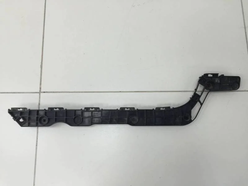 Направляющая заднего бампера левая Toyota Land Cruiser (J200) 2007-2015