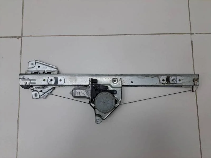 Стеклоподъемник электр. передний правый Suzuki Grand Vitara 2005-2015