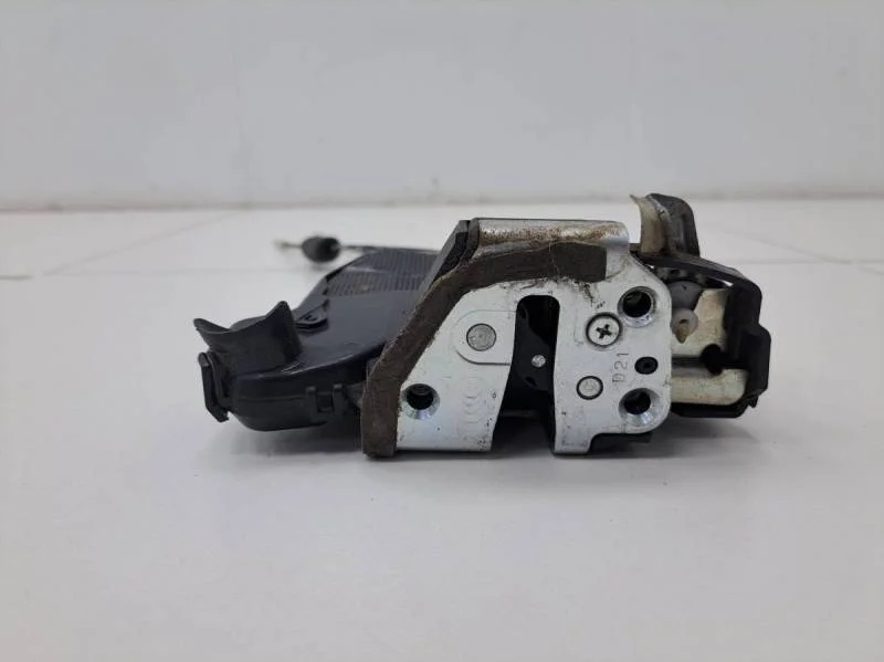 Замок двери передней правой Suzuki Grand Vitara 2005-2015