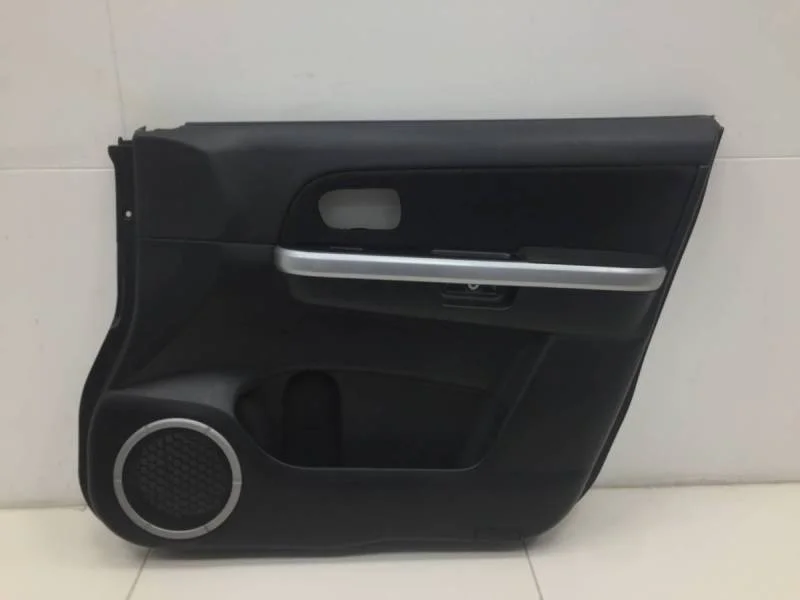 Обшивка двери передней правой Suzuki Grand Vitara 2005-2015