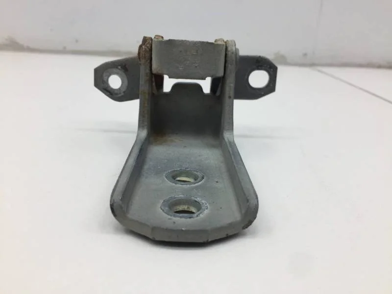 Петля двери передней правой нижняя Suzuki Grand Vitara 2005-2015