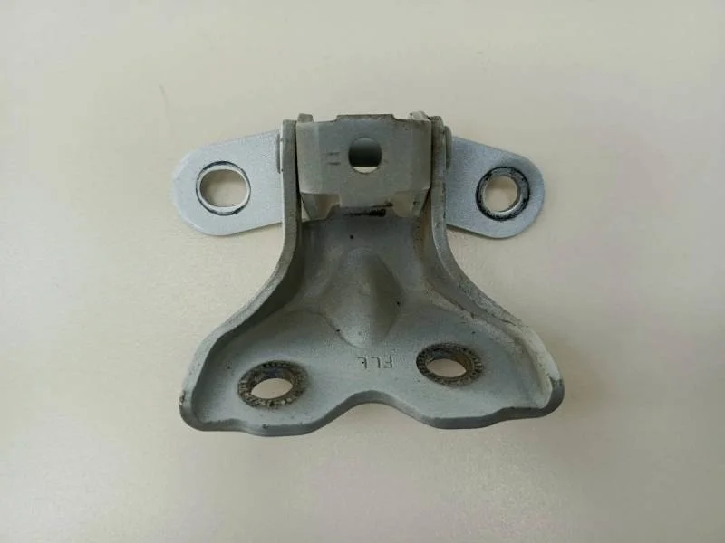 Петля двери передней левой нижняя Hyundai Solaris 2010-2017