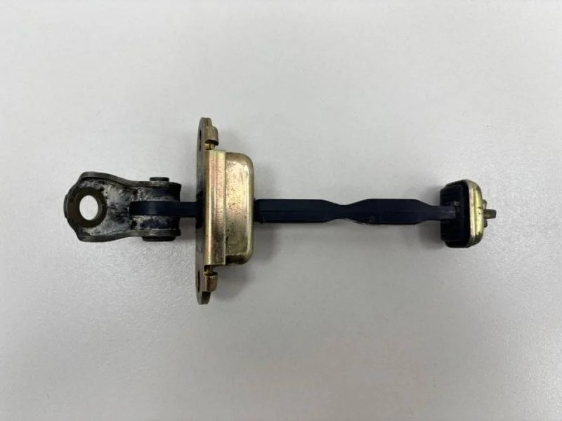 Ограничитель двери Nissan Almera (N16) 2000-2006