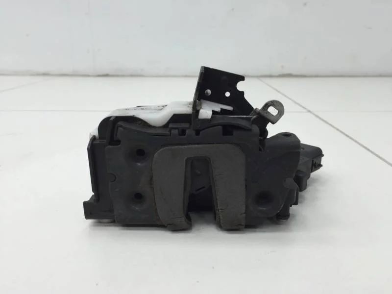 Замок двери задней правой Ford Mondeo 4 2007-2015