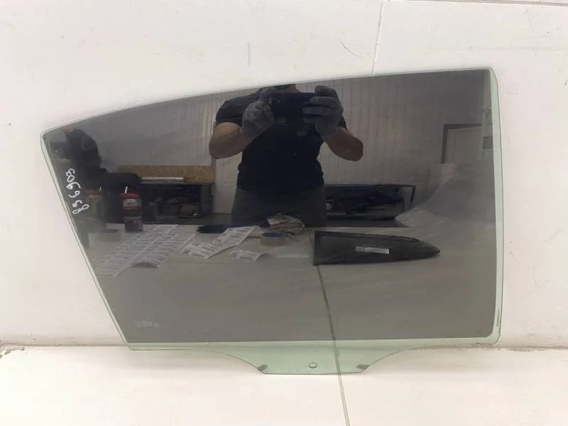 Стекло двери задней правой Skoda Octavia (A5 1Z-) 2004-2013