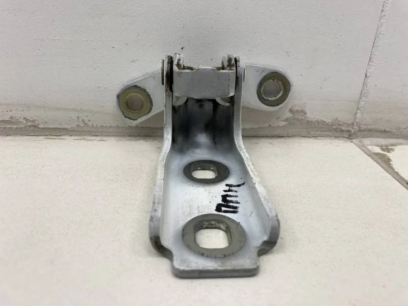 Петля двери Chevrolet Cruze (J300) 2009-2016