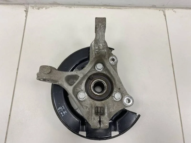 Кулак поворотный передний левый Chevrolet Cruze (J300) 2009-2016