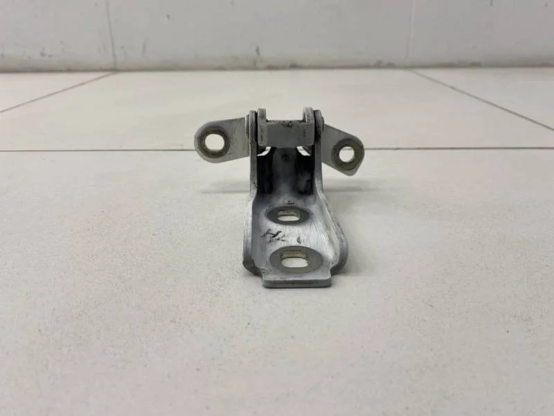 Петля двери передней левой нижняя Chevrolet Cruze (J300) 2009-2016