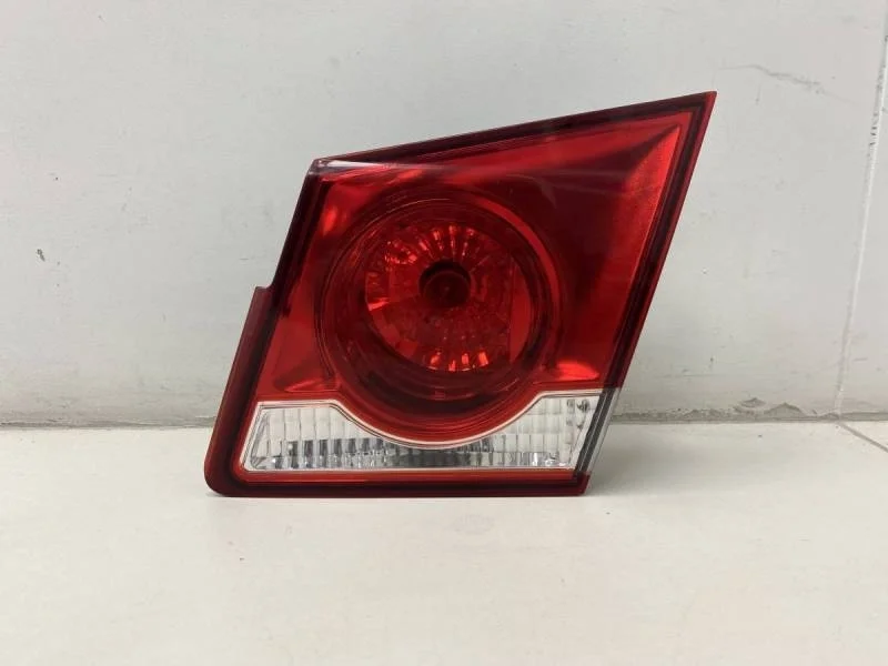 Фонарь задний внутренний правый Chevrolet Cruze (J300) 2009-2016