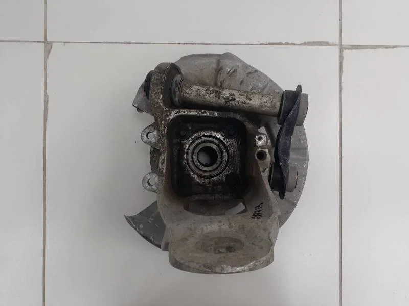 Кулак поворотный задний правый BMW X5 E70 2007-2013